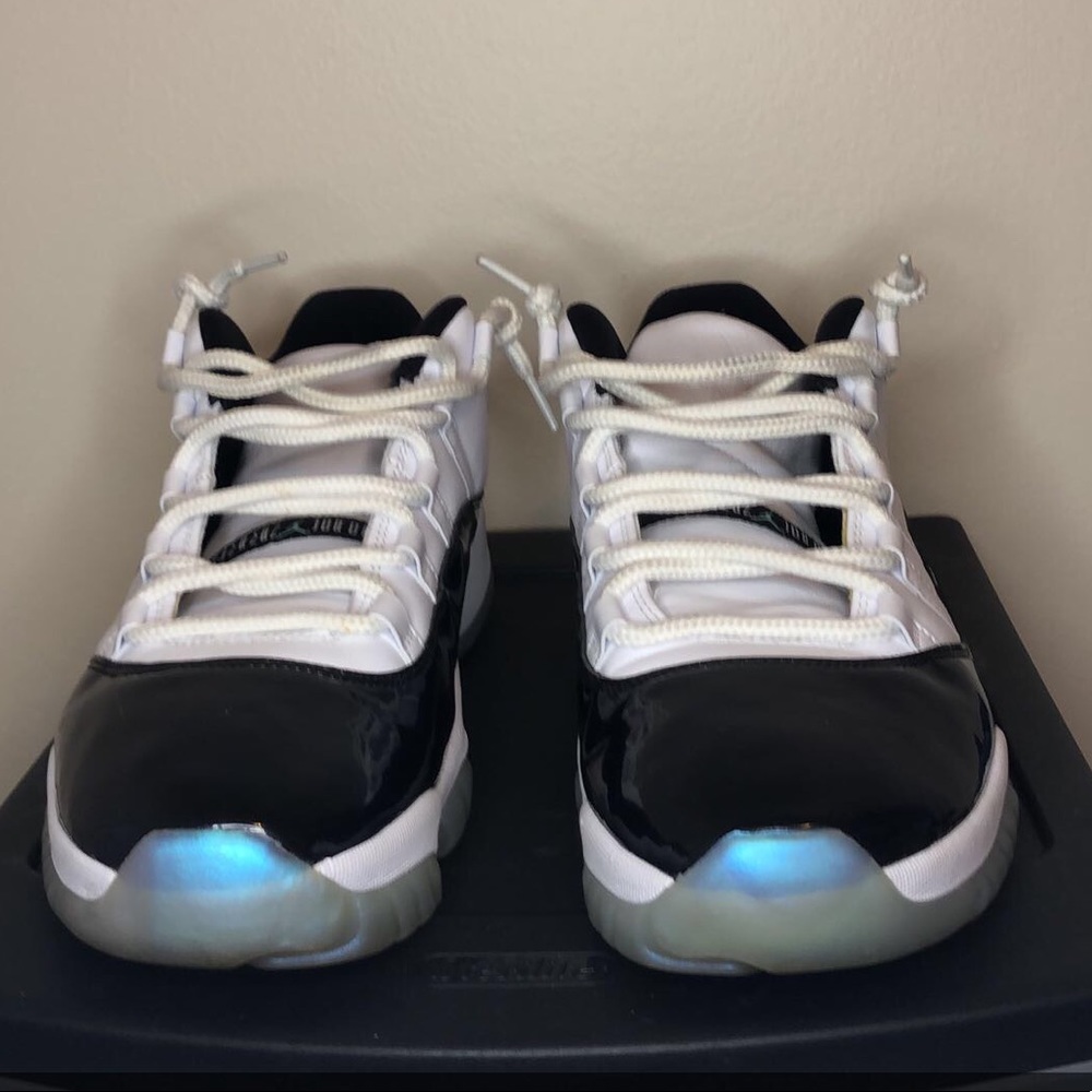 Jordan 11 - Picture 2 of 5